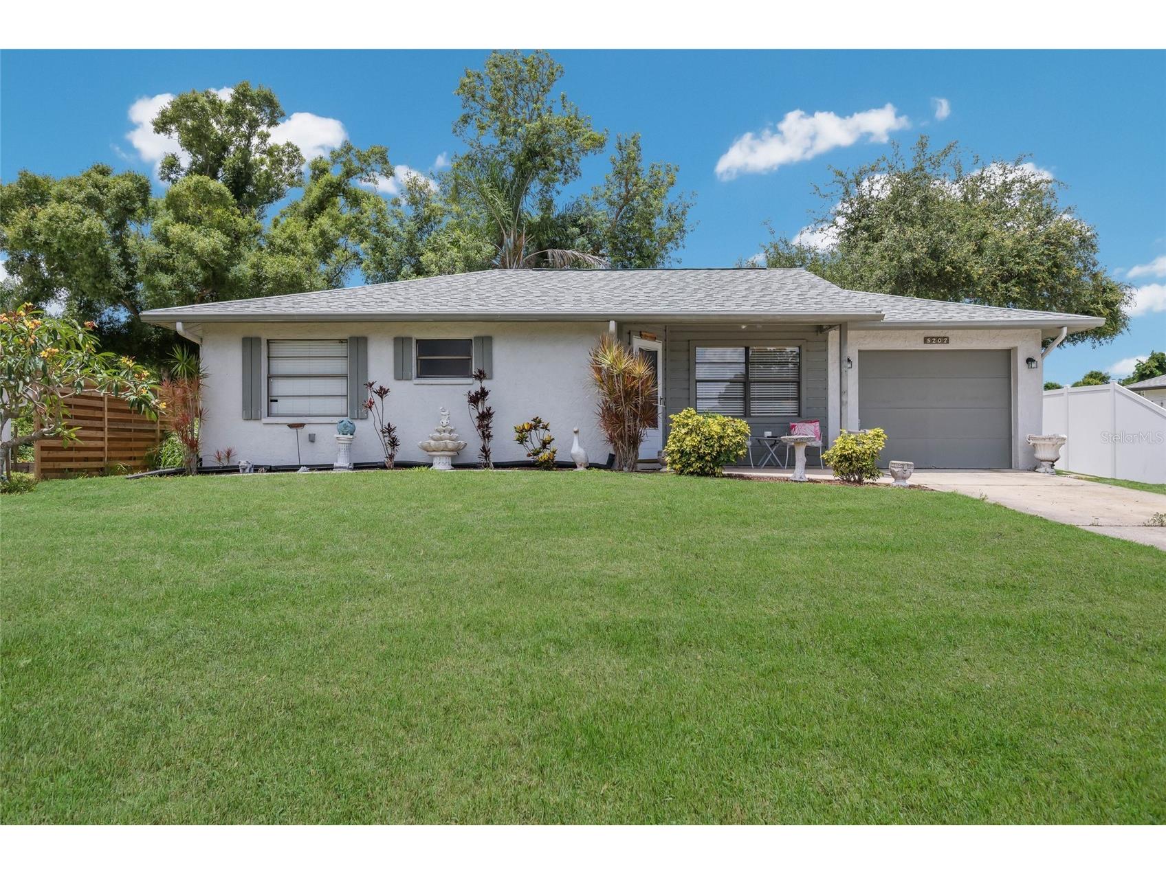 5202 Foxcroft Court Sarasota FL 34232 A4694840 image3