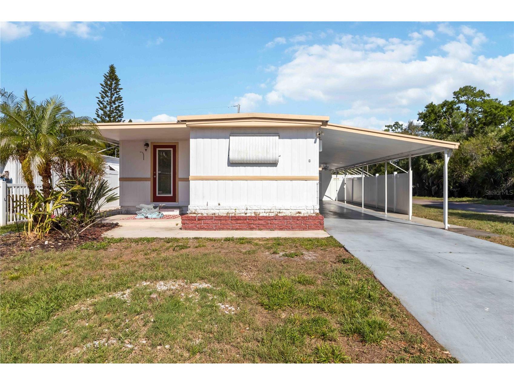 5203 W Pine Street N Saint Petersburg FL 33709 TB8490862 image1