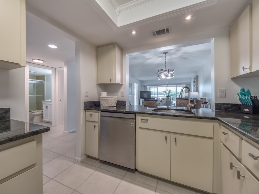 5204 Wedgewood Lane #77 Sarasota FL 34235 A4667610 image18