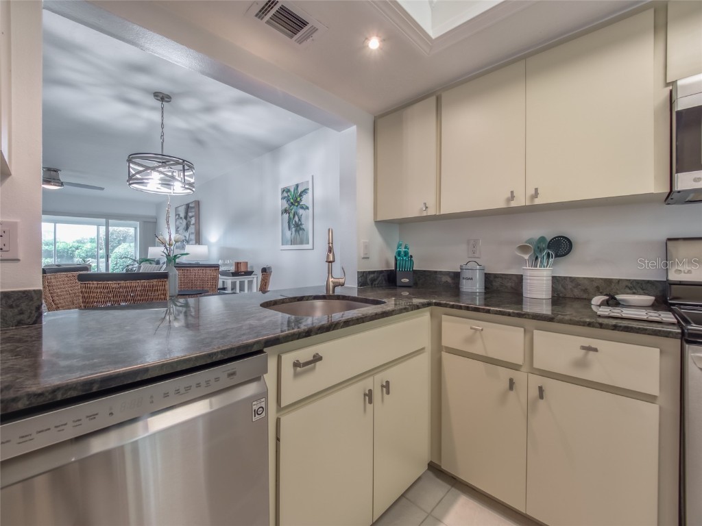 5204 Wedgewood Lane #77 Sarasota FL 34235 A4667610 image22