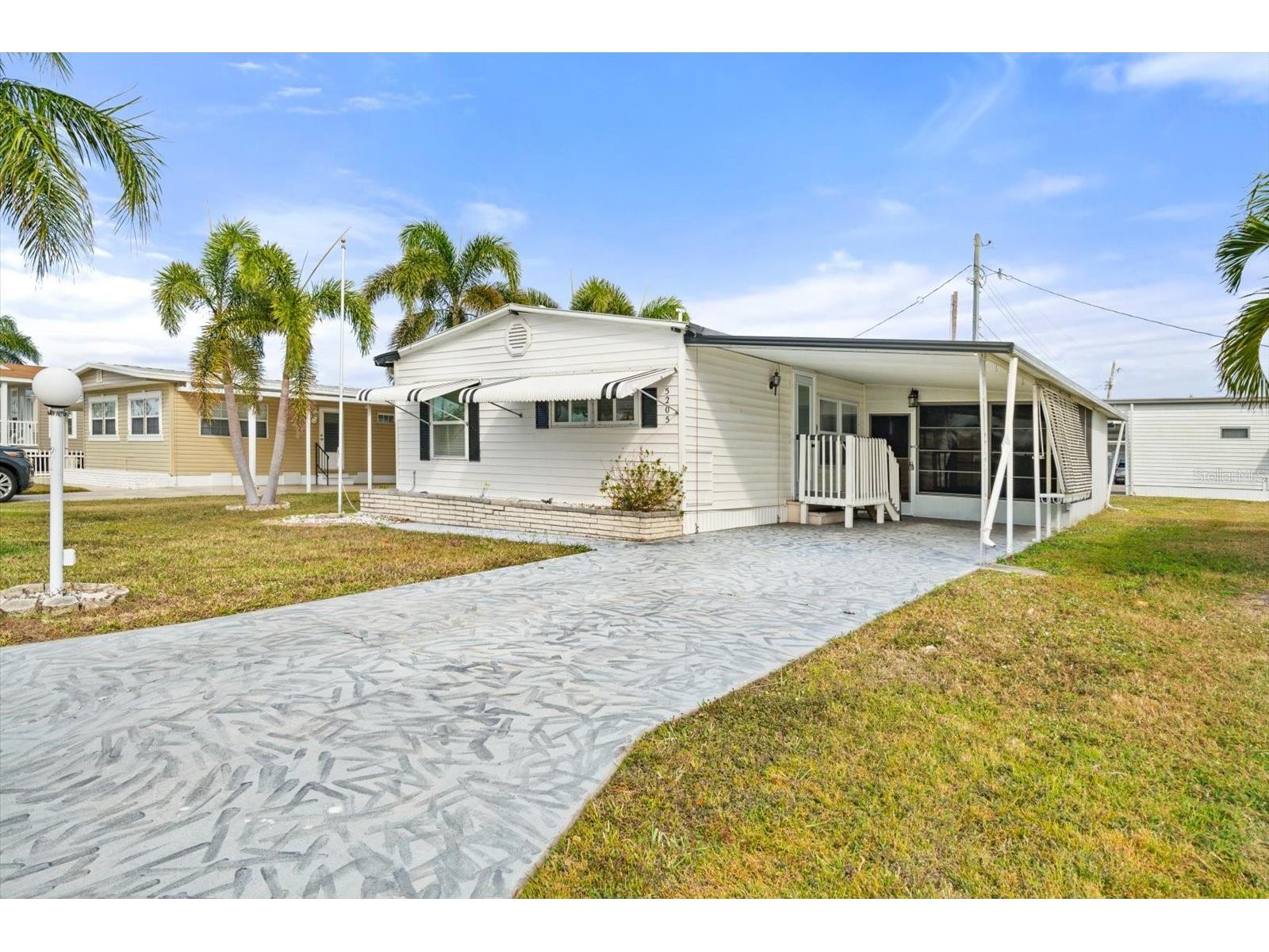 5205 5th Street E Bradenton FL 34203 A4677792 image1