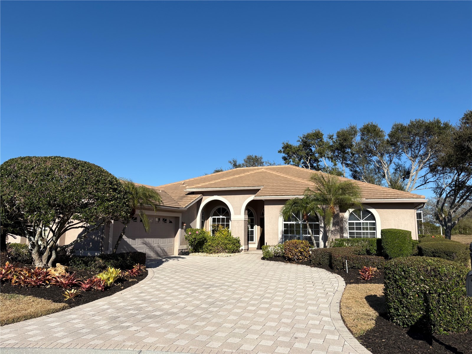 5205 Far Oak Circle Sarasota FL 34238 A4682161 image1