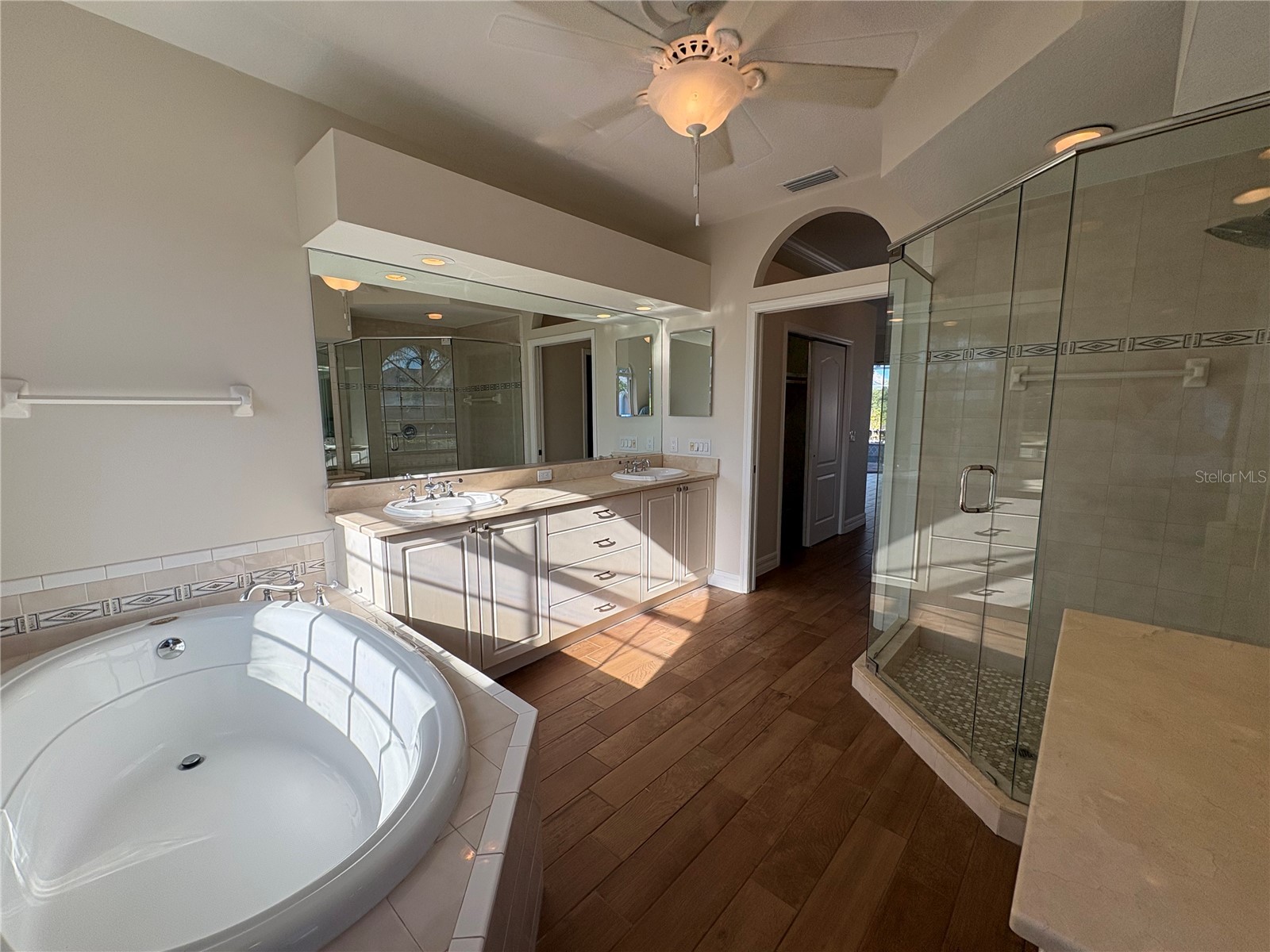 5205 Far Oak Circle Sarasota FL 34238 A4682161 image17