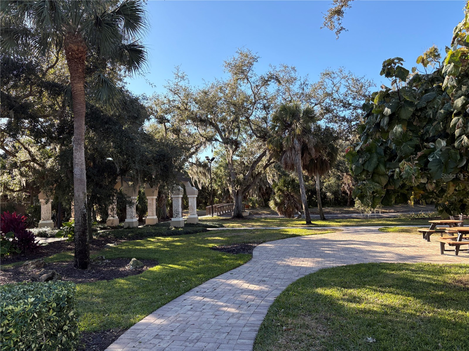5205 Far Oak Circle Sarasota FL 34238 A4682161 image48