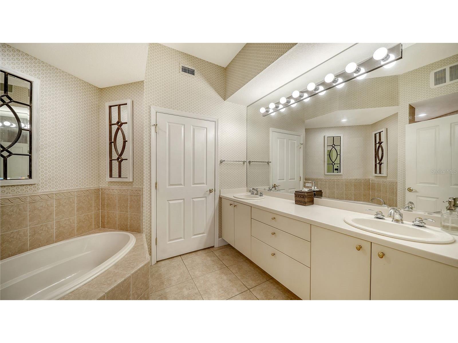 5206 Bouchard Circle #101 Sarasota FL 34238 A4696352 image27