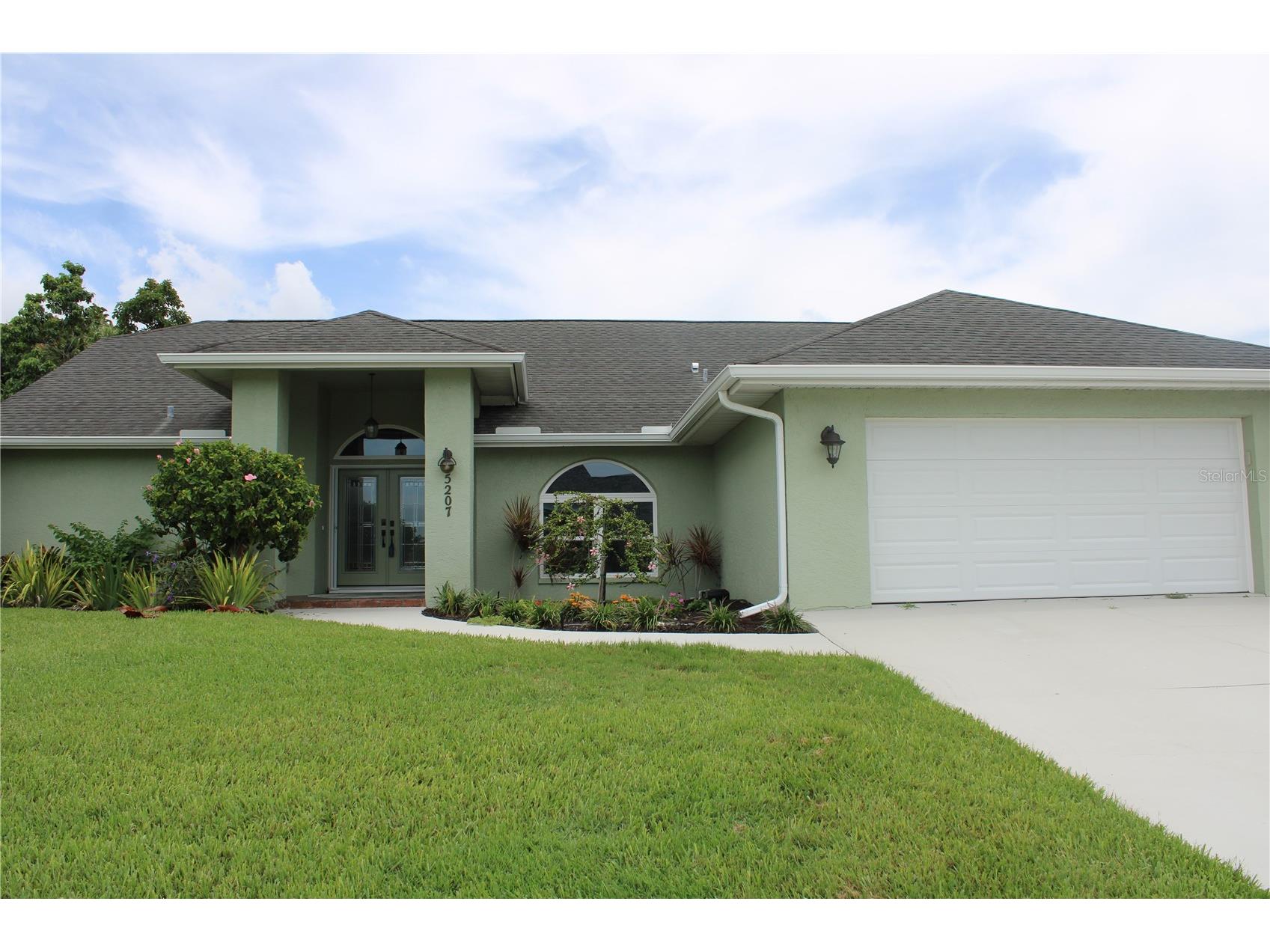 5207 86th Street Court W Bradenton FL 34210 A4659316 image1