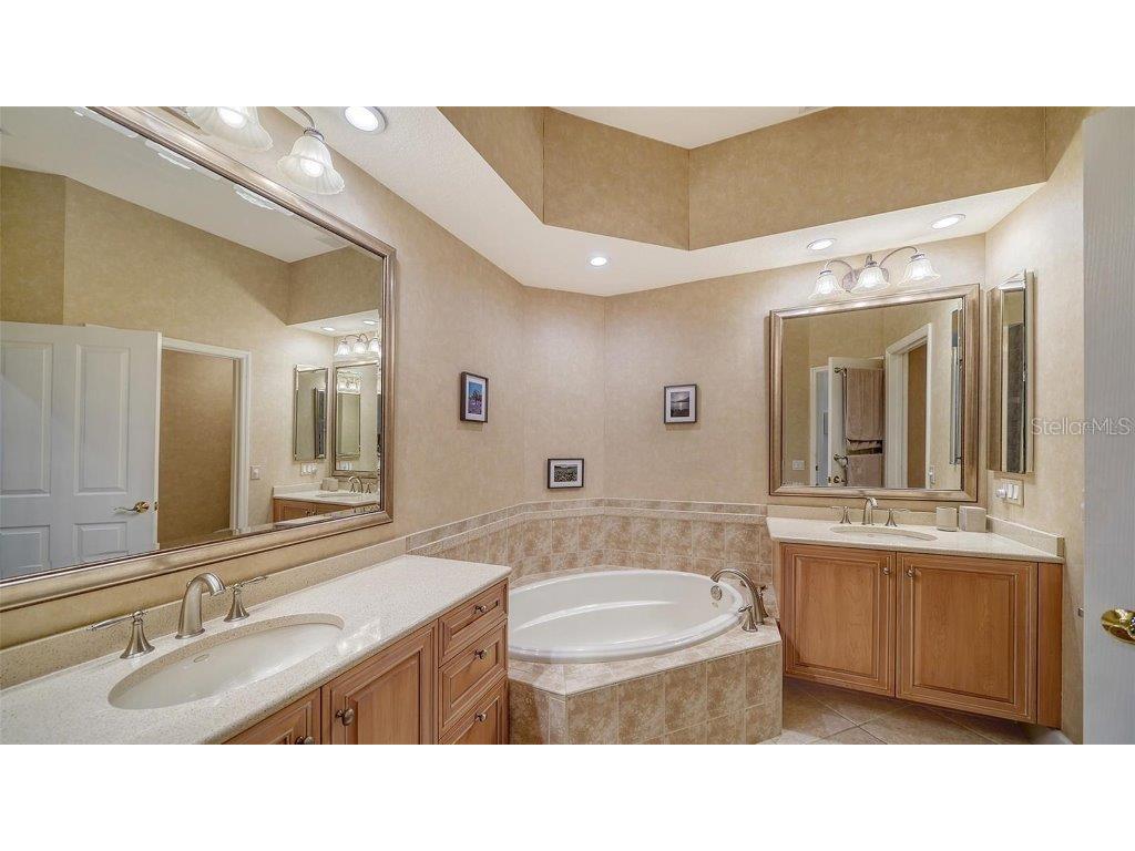 5208 Parisienne Place #202B33 Sarasota FL 34238 A4665841 image24