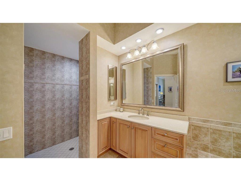 5208 Parisienne Place #202B33 Sarasota FL 34238 A4665841 image25