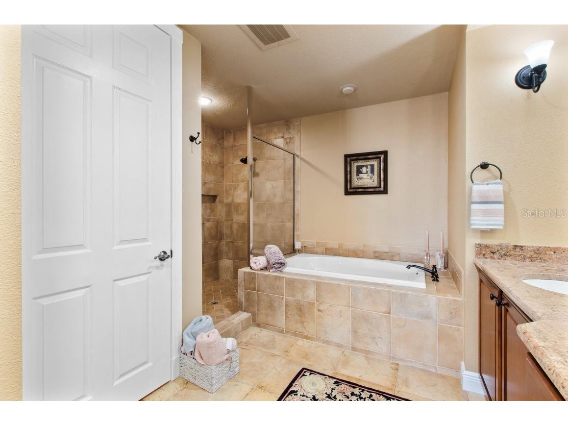 5209 Manorwood Drive #3A Sarasota FL 34235 A4630203 image21