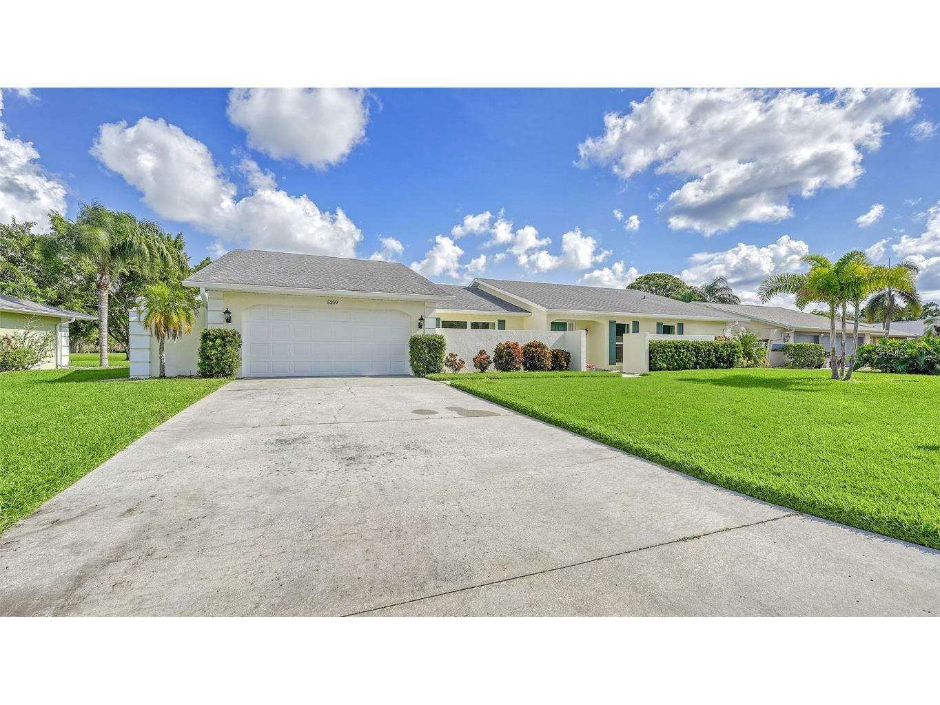 5209 Palm Aire Drive Sarasota FL 34243 A4621475 image1