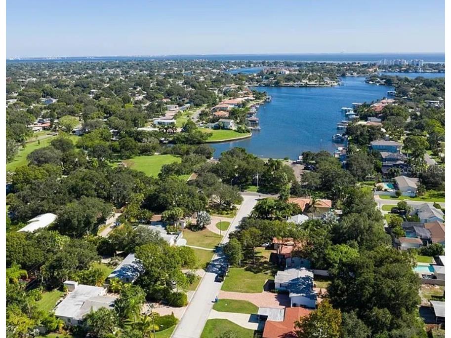 521 35th Avenue NE Saint Petersburg FL 33704 A4668738 image3