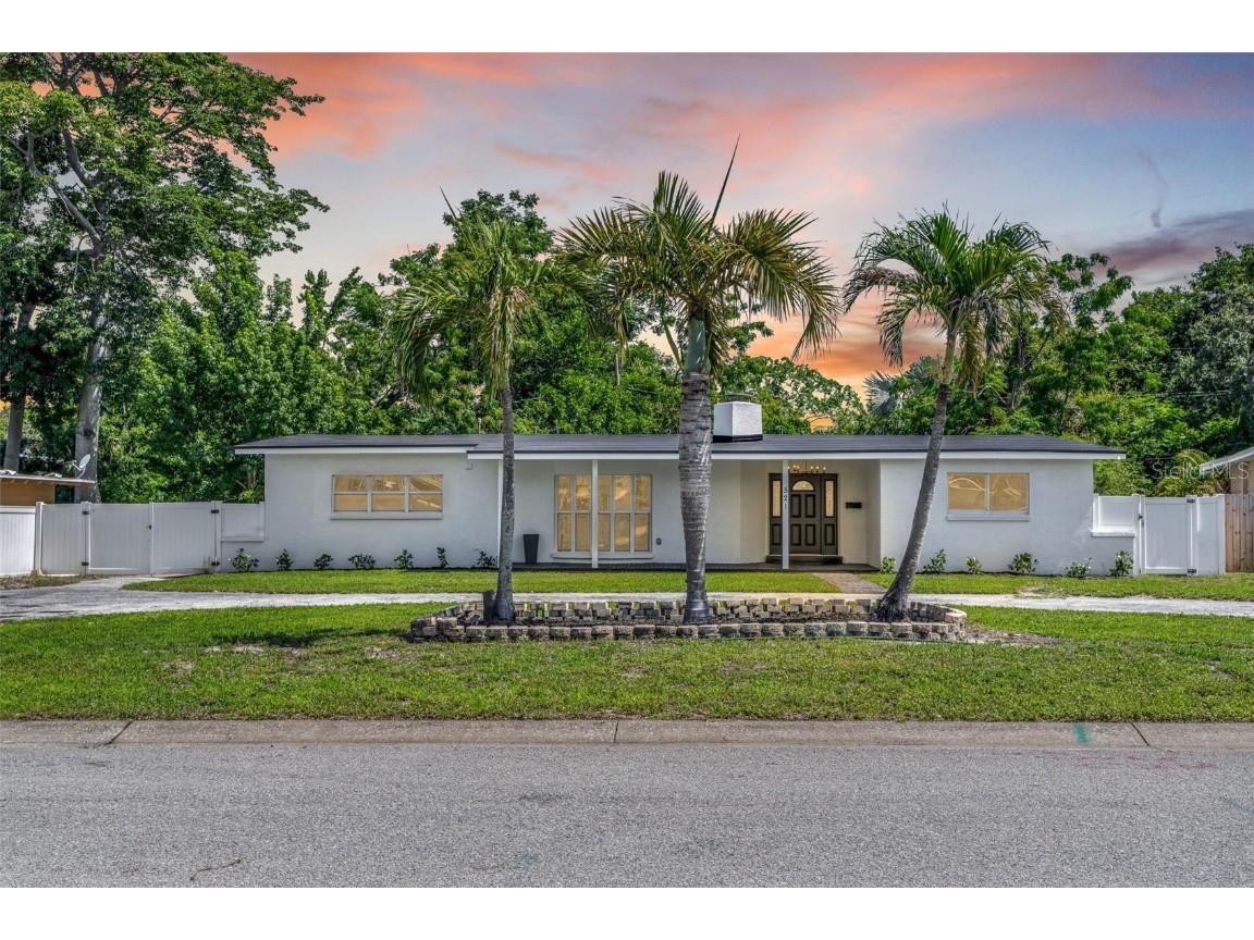 521 51st Avenue S Saint Petersburg FL 33705 TB8398890 image1