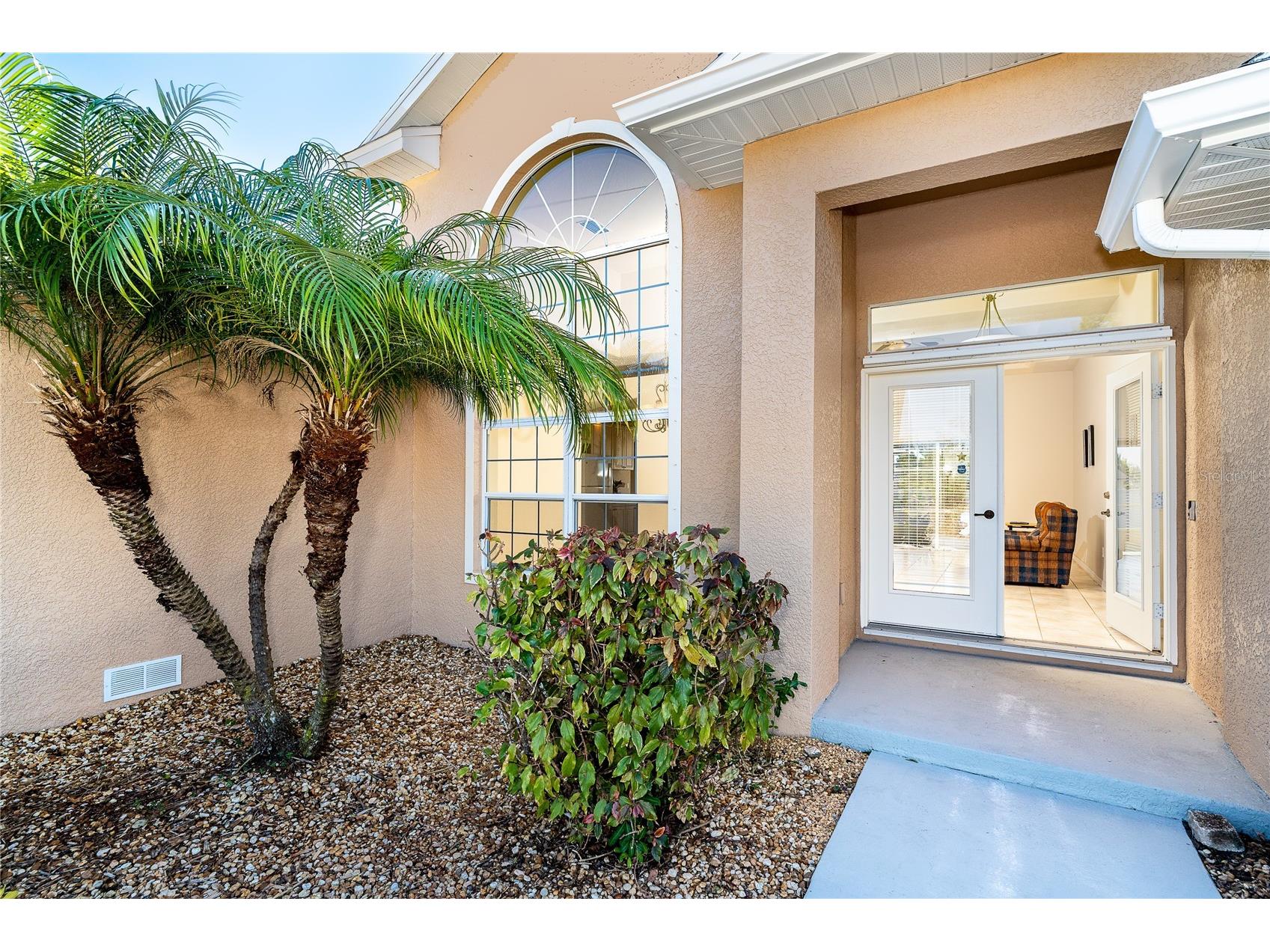 521 Grove Avenue NW Port Charlotte FL 33952 D6145394 image1