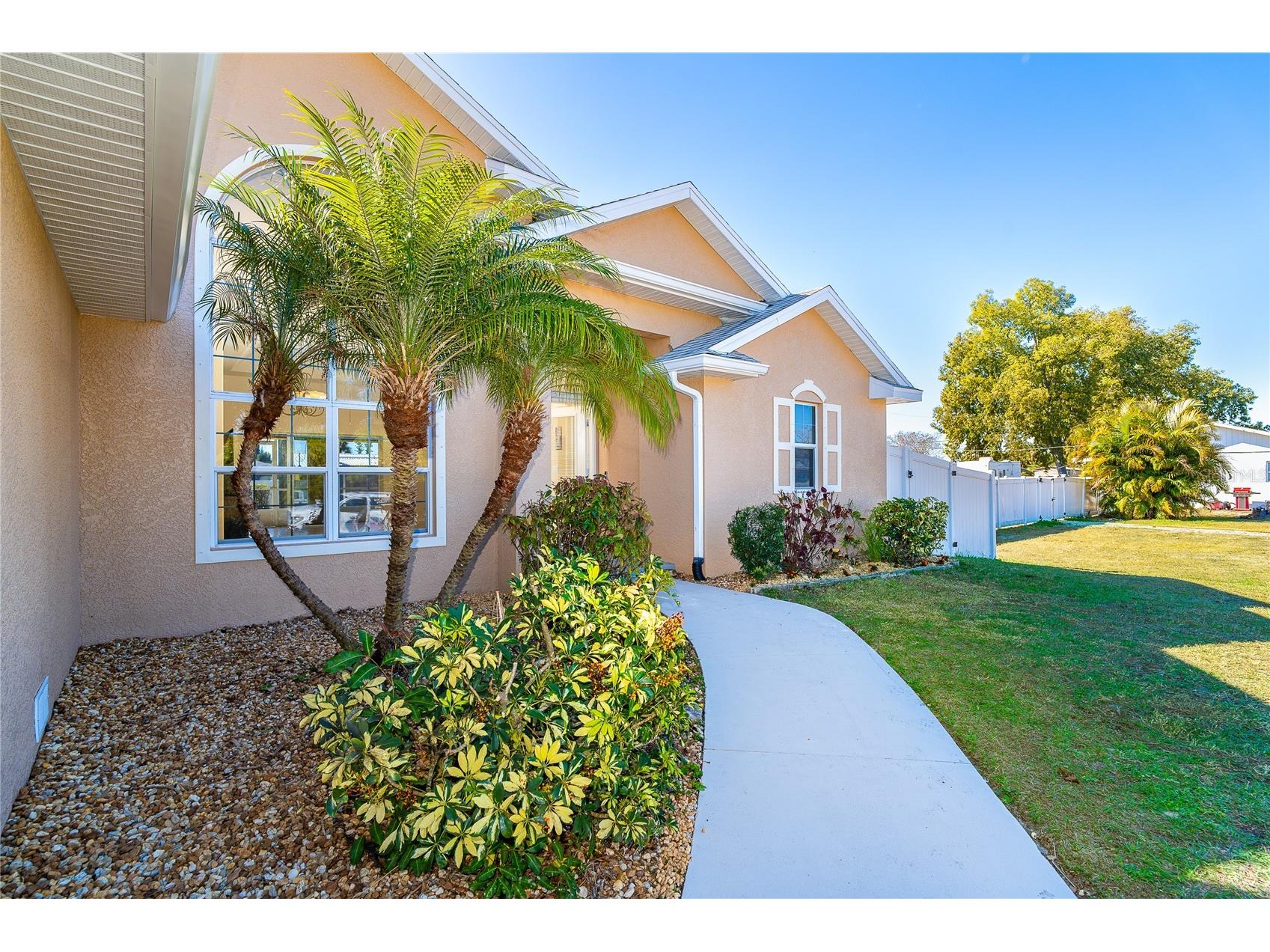 521 Grove Avenue NW Port Charlotte FL 33952 D6145394 image2