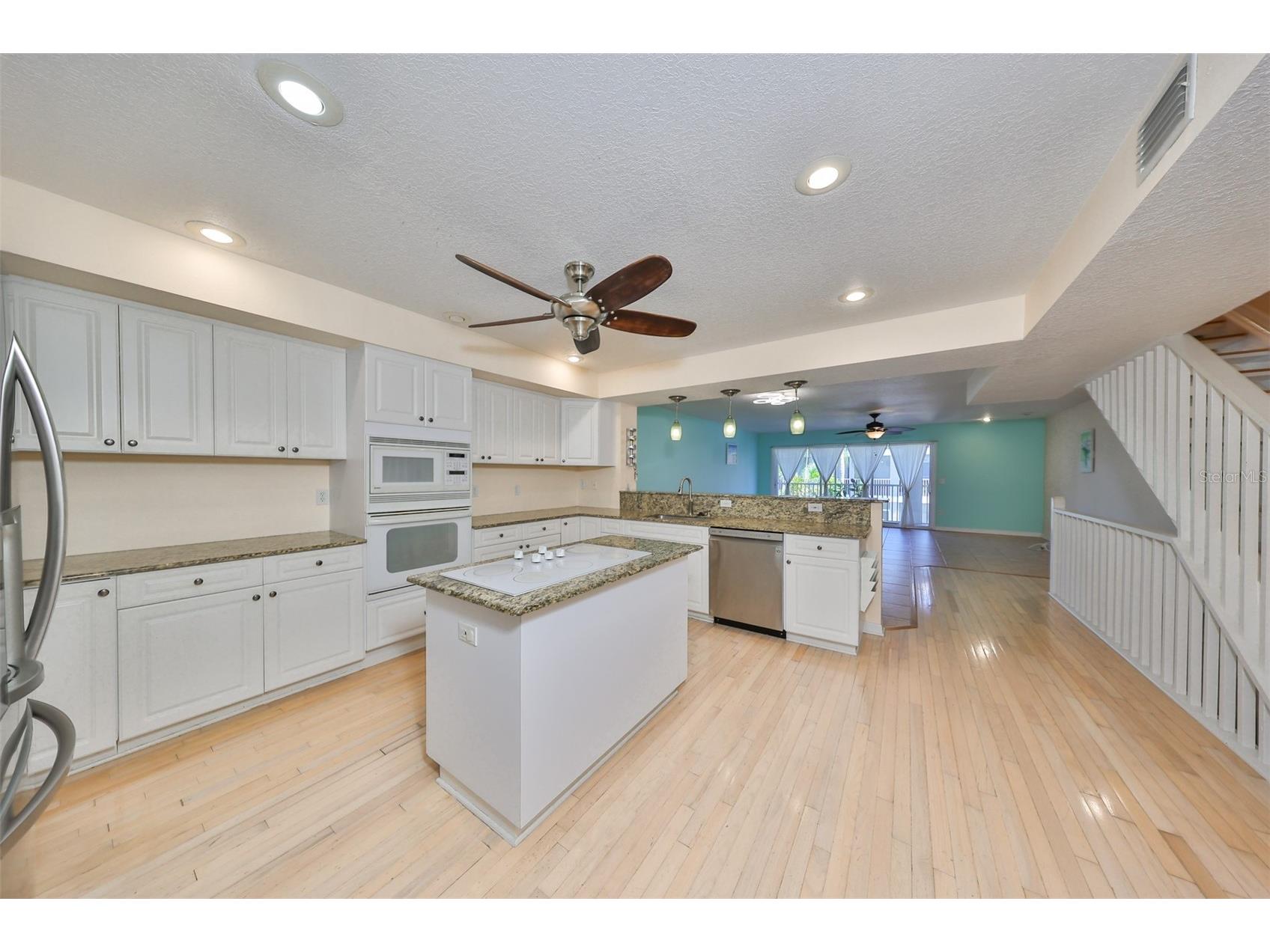 521 Pinellas Bayway S #202 Saint Petersburg FL 33715 TB8488471 image10