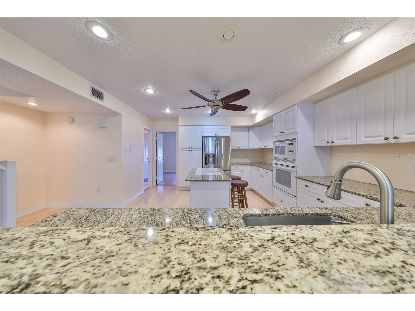 521 Pinellas Bayway S #202 Saint Petersburg FL 33715 TB8488471 image12