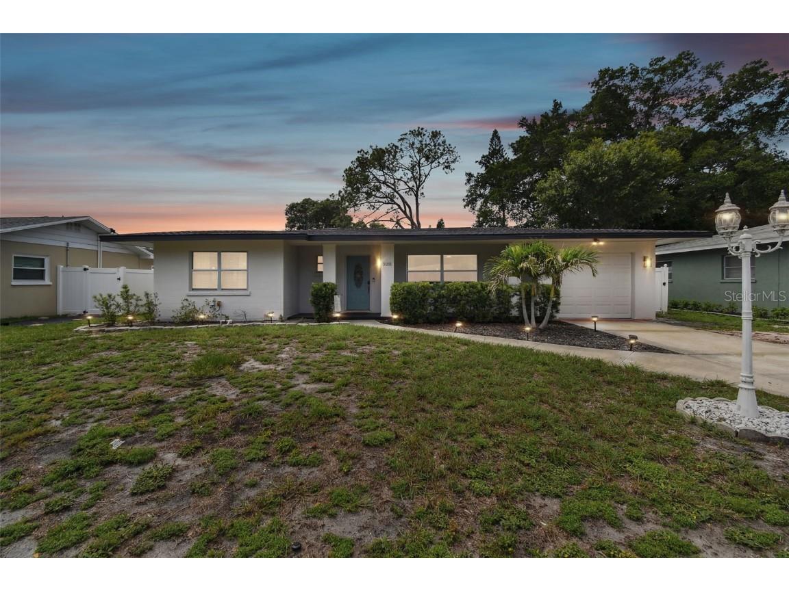 5211 13th Avenue Drive W Bradenton FL 34209 A4618620 image1