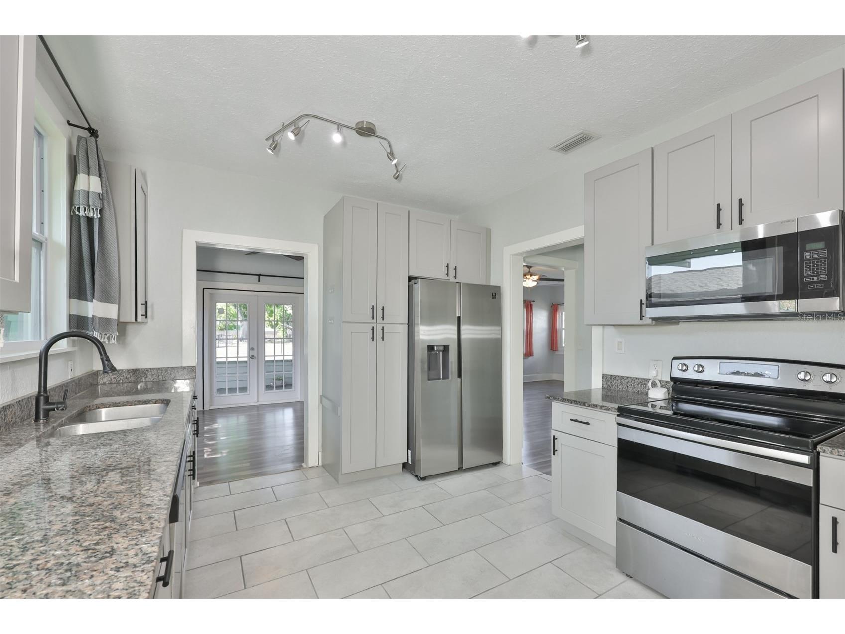 5211 4th Avenue S Saint Petersburg FL 33707 TB8506504 image3