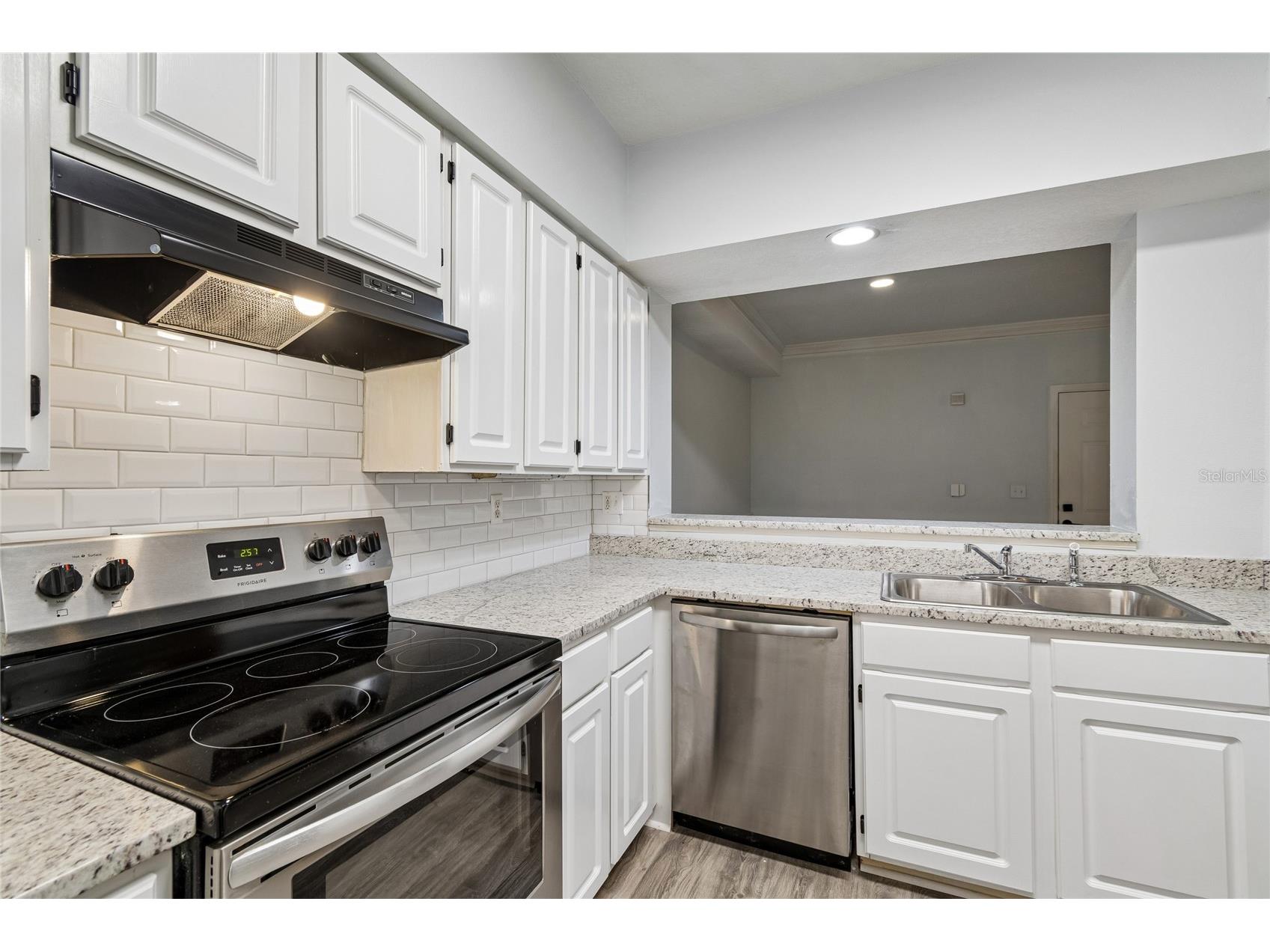 5211 Bay Club Circle Tampa FL 33607 TB8532063 image12