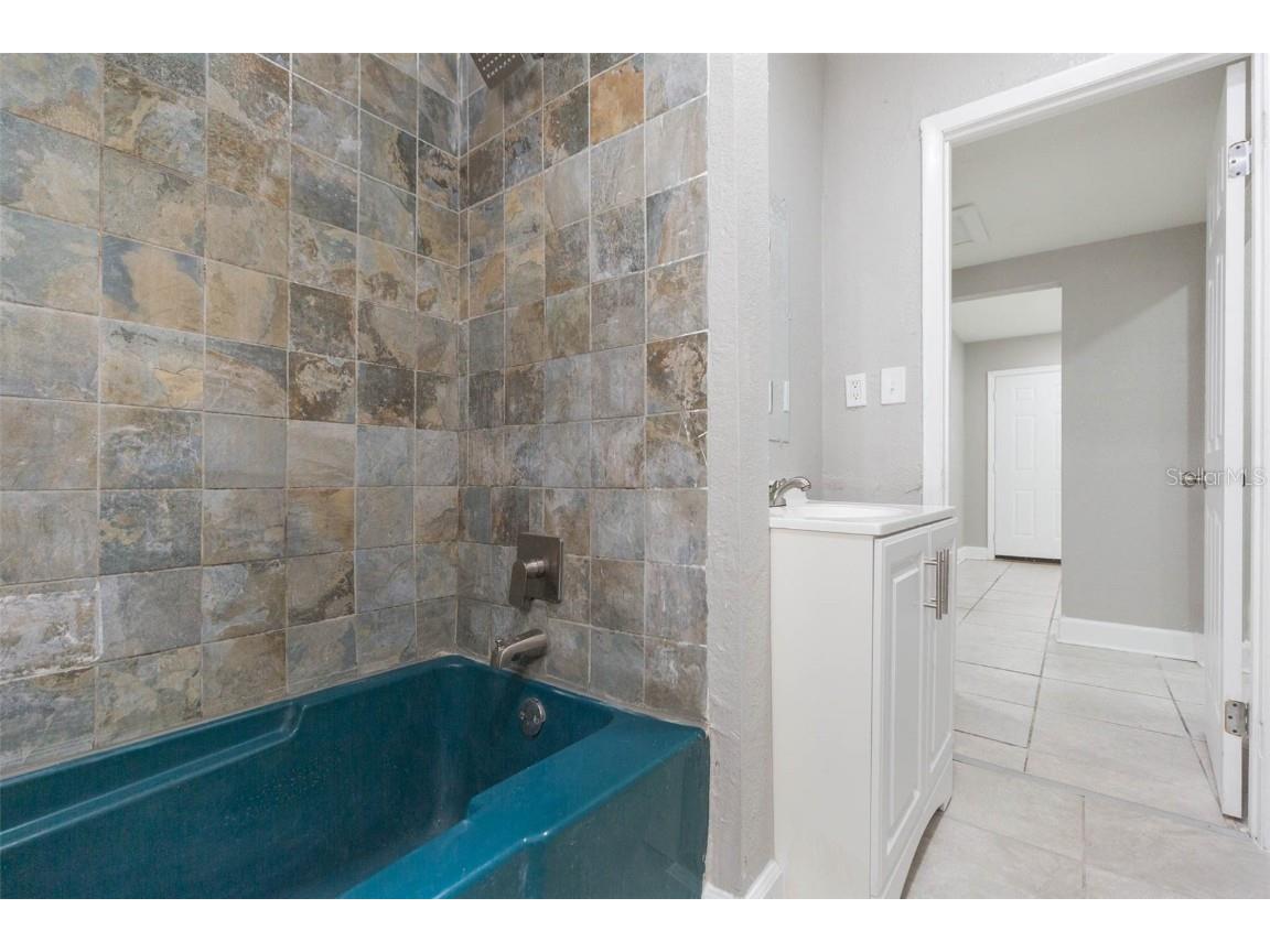 5211 E 17th Tampa FL 33619 TB8438093 image15
