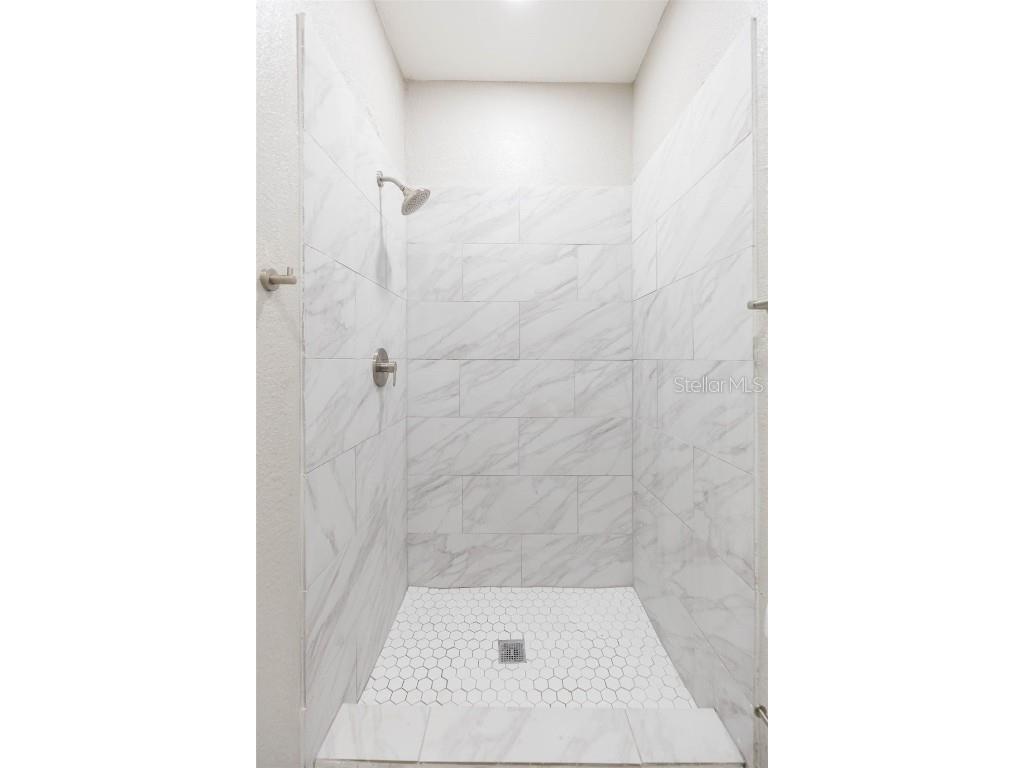 5211 E 17th Tampa FL 33619 TB8438093 image25