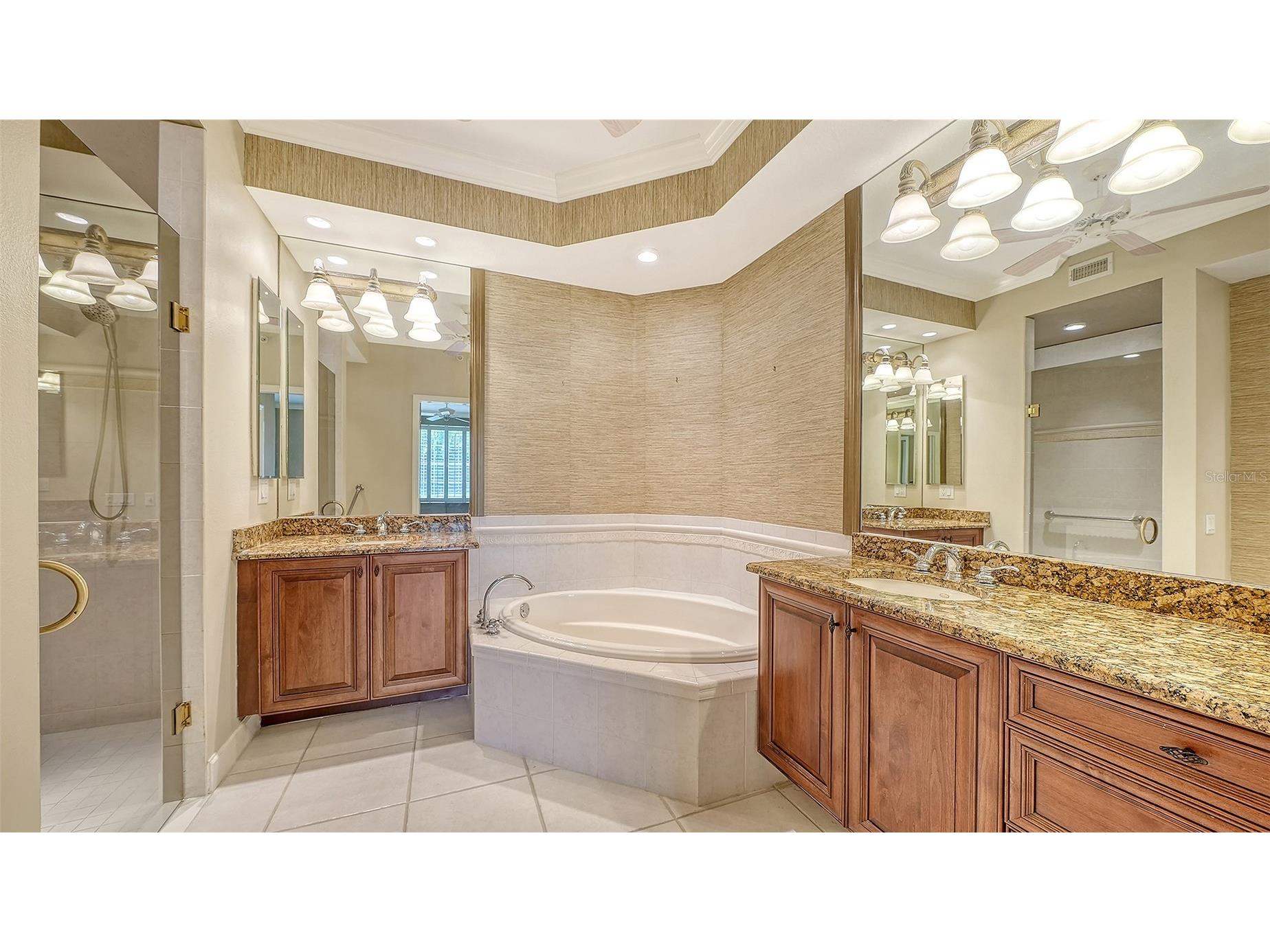 5211 Parisienne Place #101B27 Sarasota FL 34238 A4698331 image26