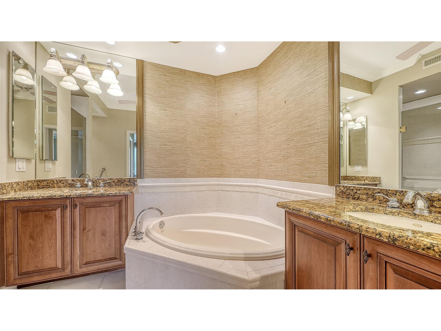 5211 Parisienne Place #101B27 Sarasota FL 34238 A4698331 image27