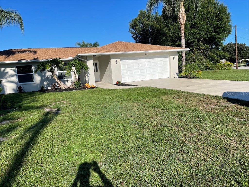 5212 Canterbury Drive Sarasota FL 34243 A4545362 image1