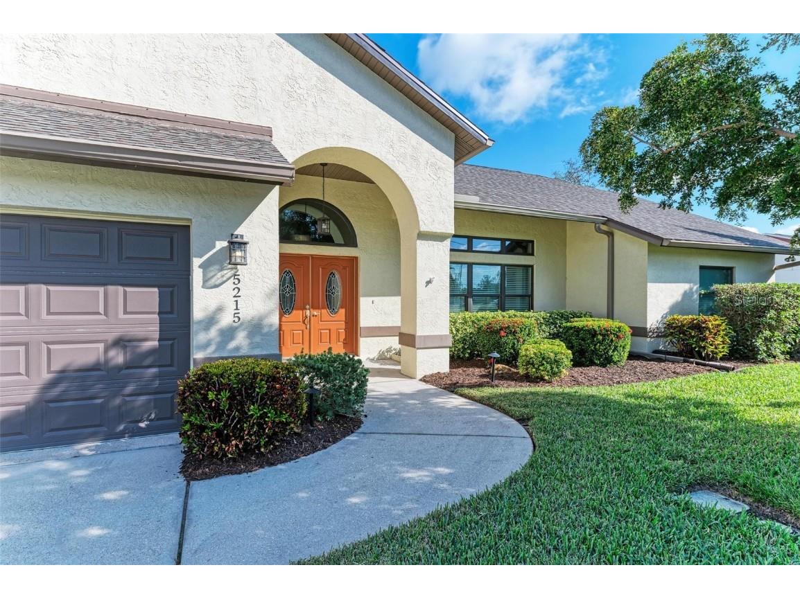 5215 Canterbury Dr Sarasota FL 34243 A4634445 image1