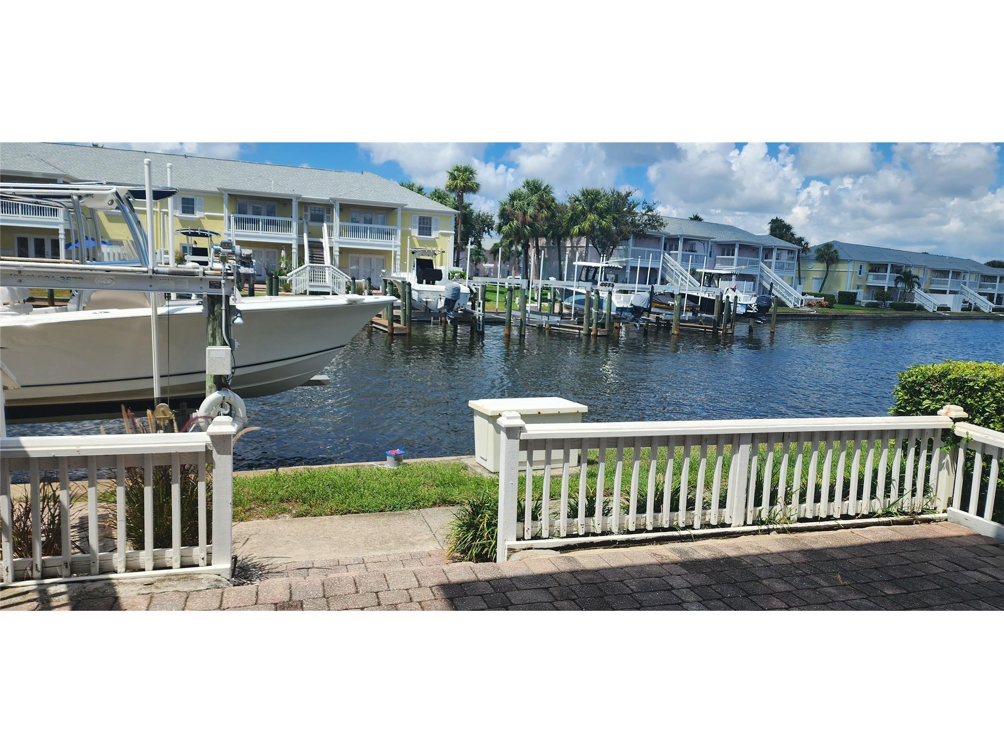 5215 Coquina Key Drive SE #B Saint Petersburg FL 33705 TB8379477 image1