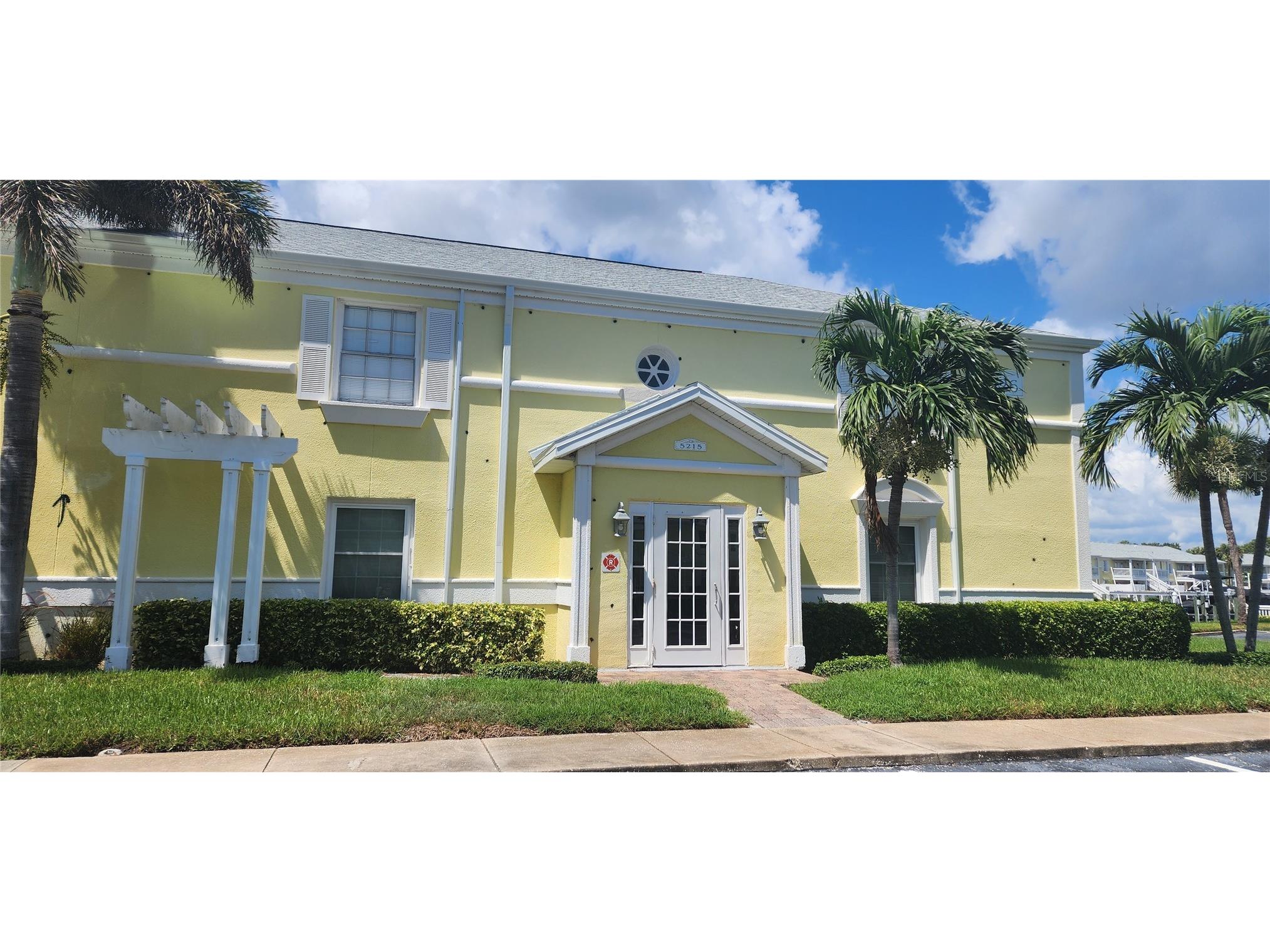 5215 Coquina Key Drive SE #B Saint Petersburg FL 33705 TB8379477 image2