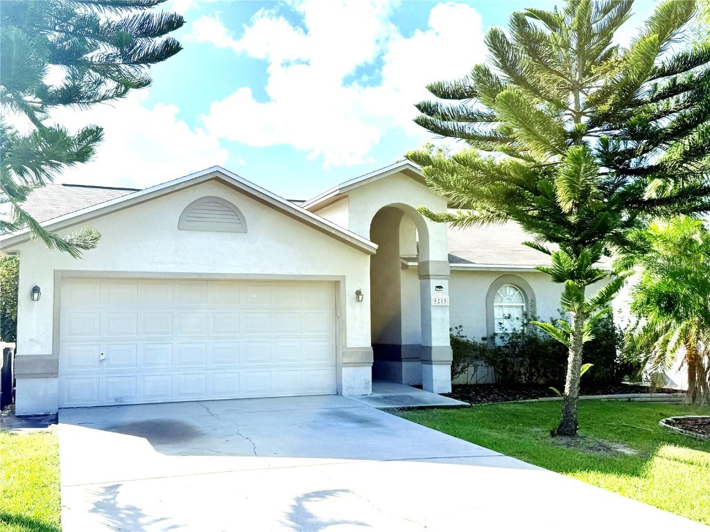 5215 Martinique Drive Lakeland FL 33812 L4955659 image1