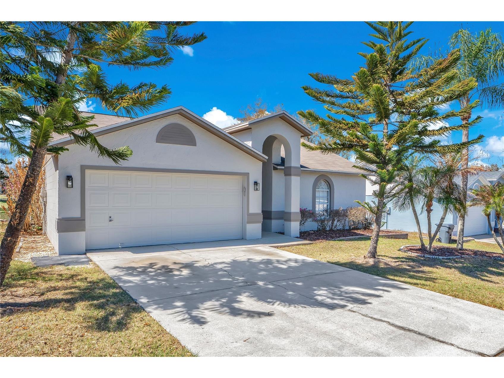 5215 Martinique Drive Lakeland FL 33812 L4959839 image2