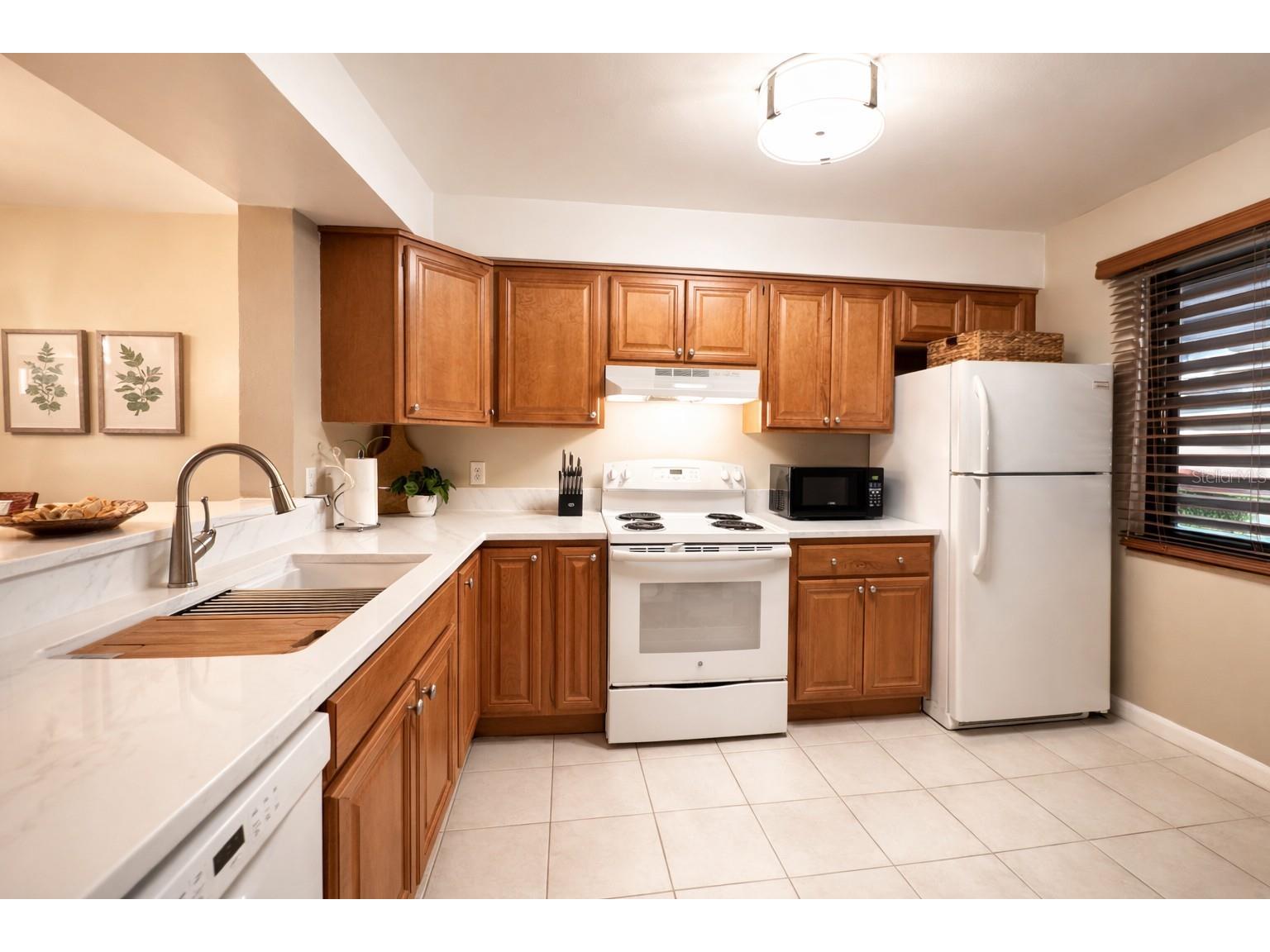 5216 Lake Village Drive #71 Sarasota FL 34235 A4664785 image72