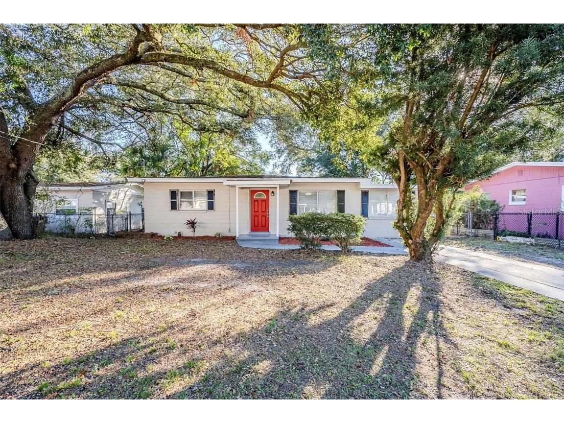 5216 Montague Place Orlando FL 32808 O6269816 image1