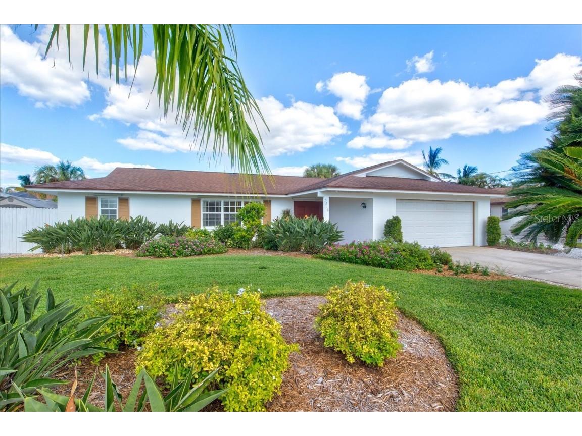 5219 Bimini Drive Bradenton FL 34210 - SARASOTA BAY A4587162 image1