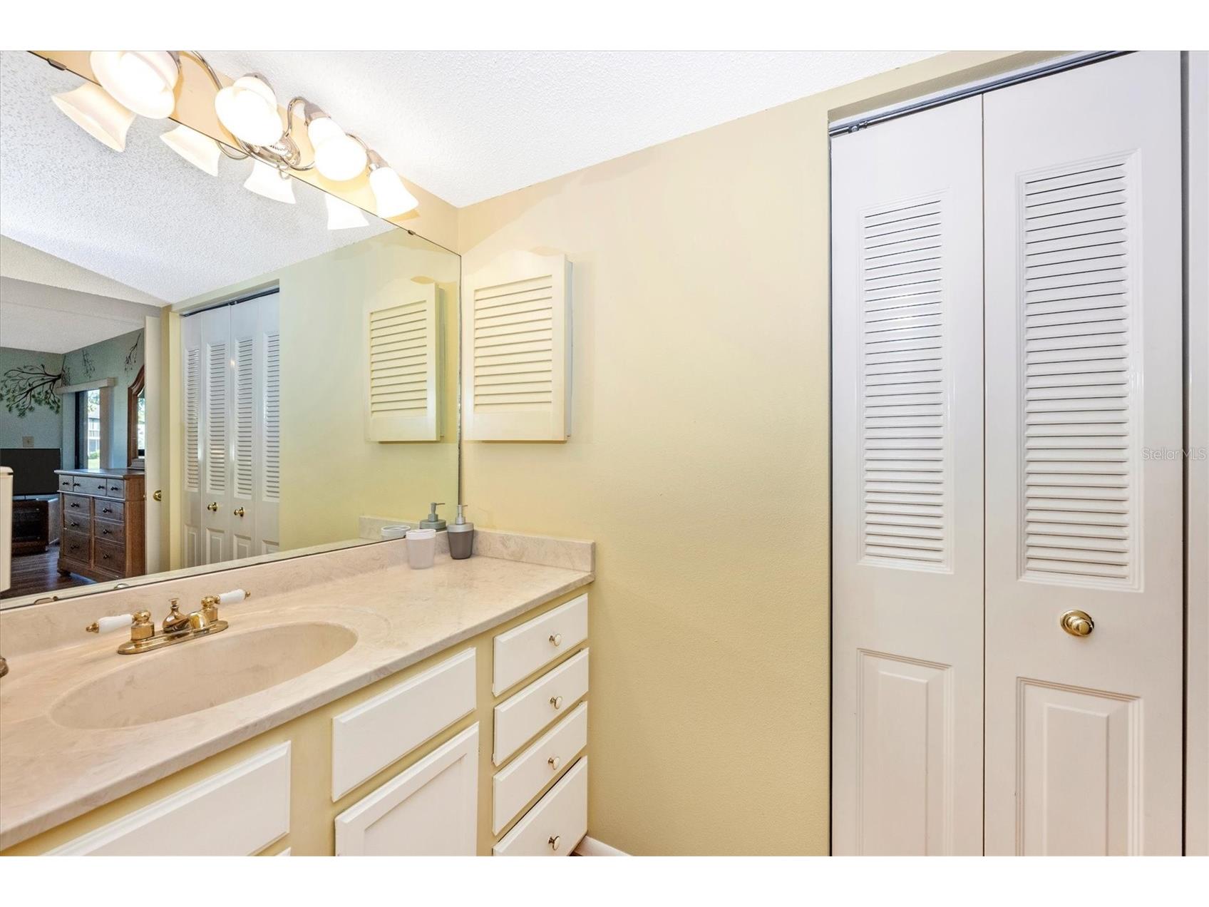 5219 Lake Village Drive #21 Sarasota FL 34235 A4677696 image27