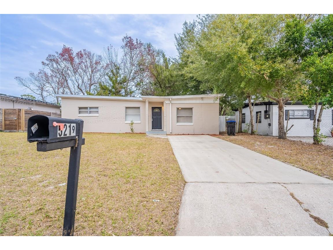 5219 Montague Place Orlando FL 32808 O6271711 image1