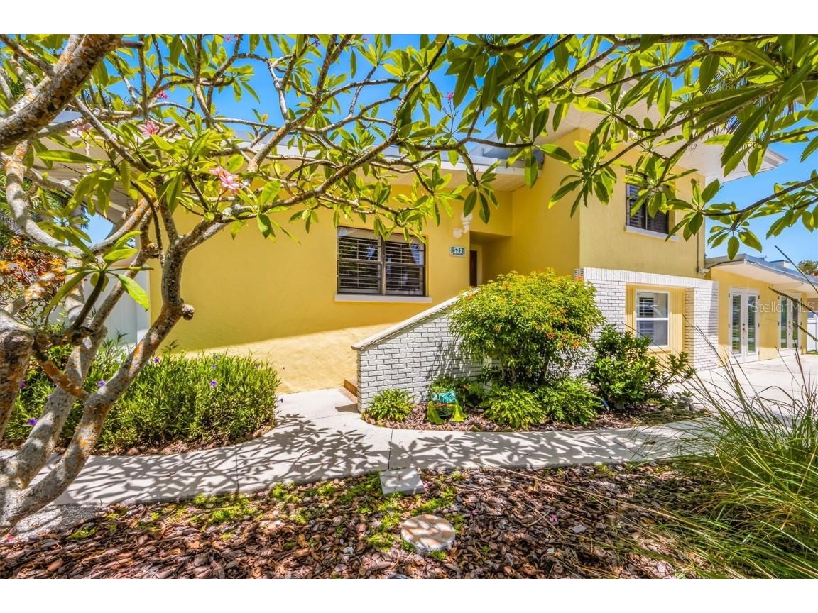 522 77th Street Holmes Beach FL 34217 A4576233 image1