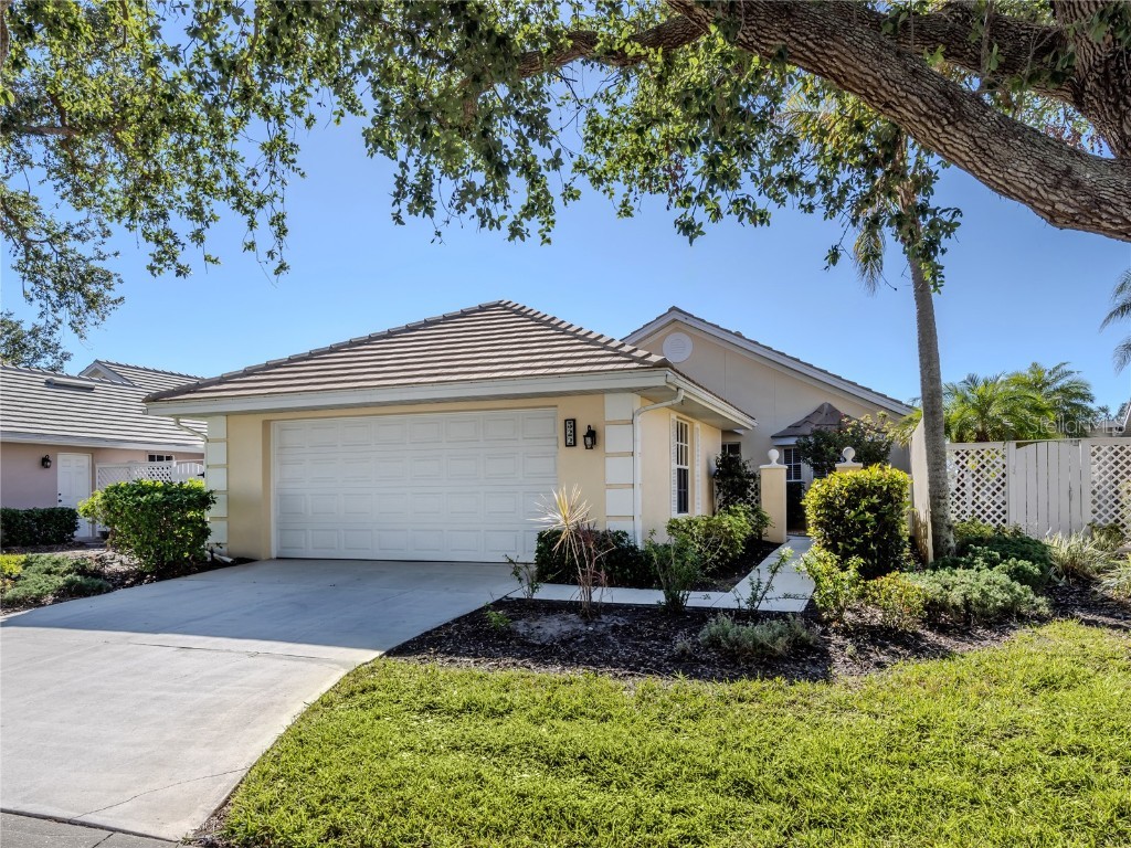 522 Clubside Circle #10 Venice FL 34293 N6135799 image1