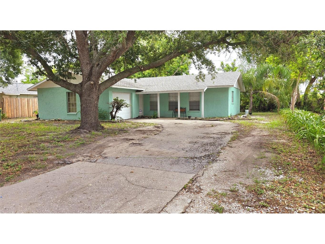 522 Melody Circle Sarasota FL 34237 A4614492 image1