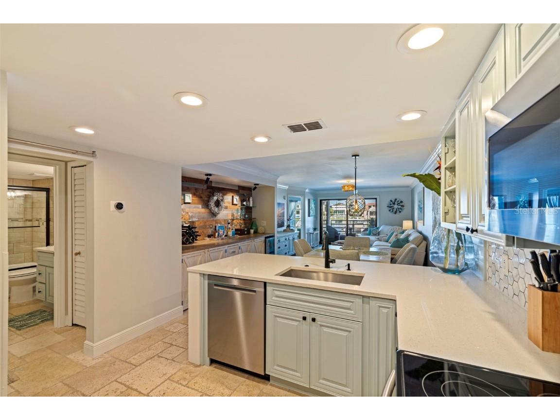 522 Pinellas Bayway S #107 Saint Petersburg FL 33715 TB8429128 image11