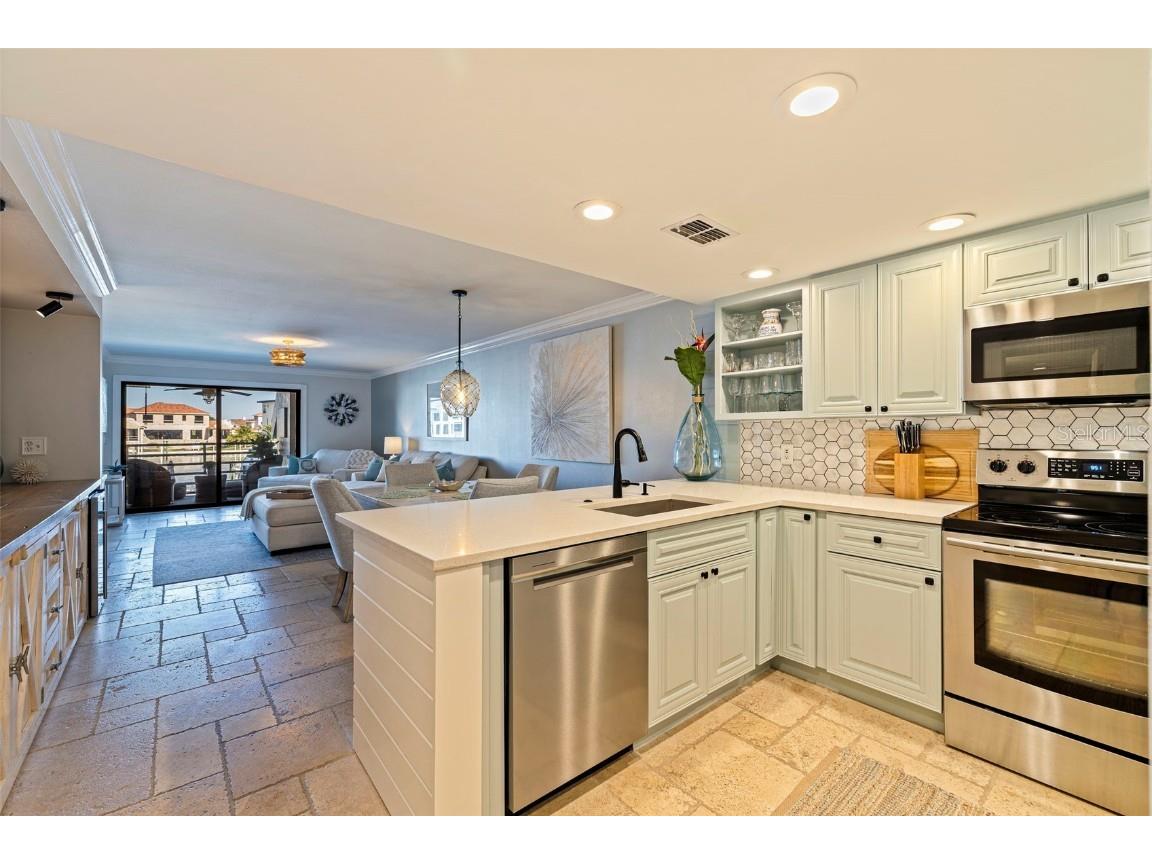 522 Pinellas Bayway S #107 Saint Petersburg FL 33715 TB8429128 image8