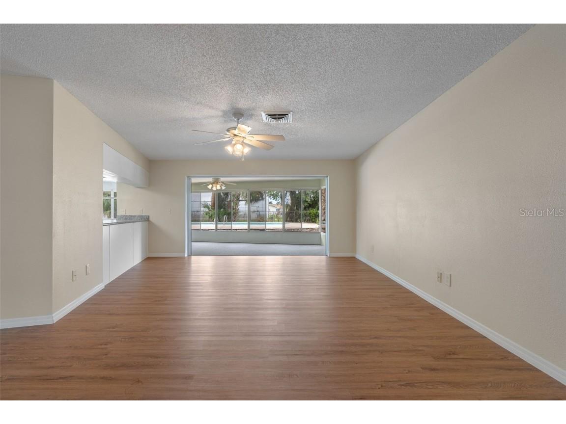 522 SE Paradise Point Road Crystal River FL 34429 OM708385 image12