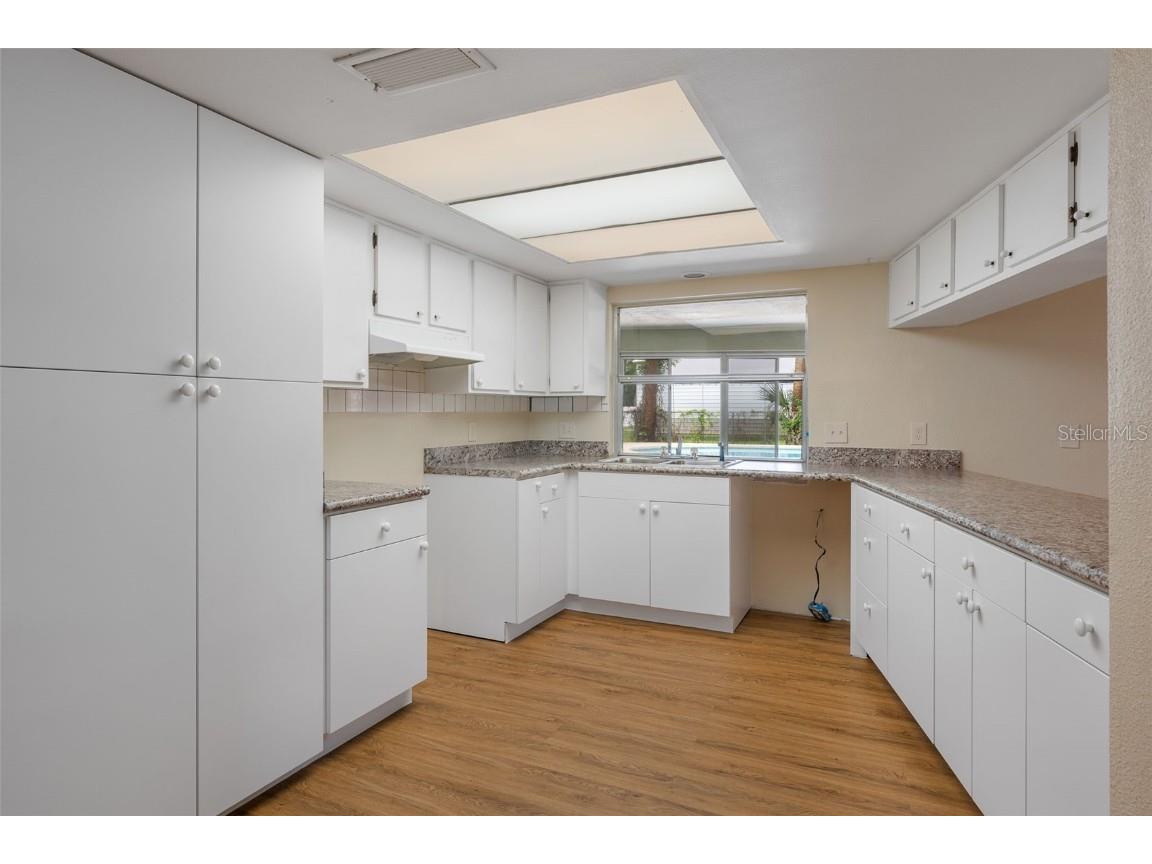 522 SE Paradise Point Road Crystal River FL 34429 OM708385 image15