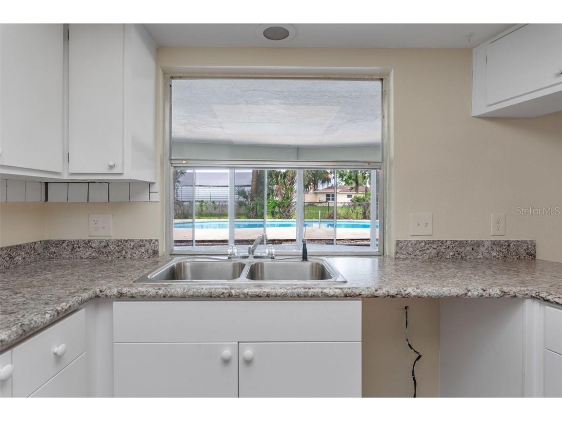 522 SE Paradise Point Road Crystal River FL 34429 OM708385 image17