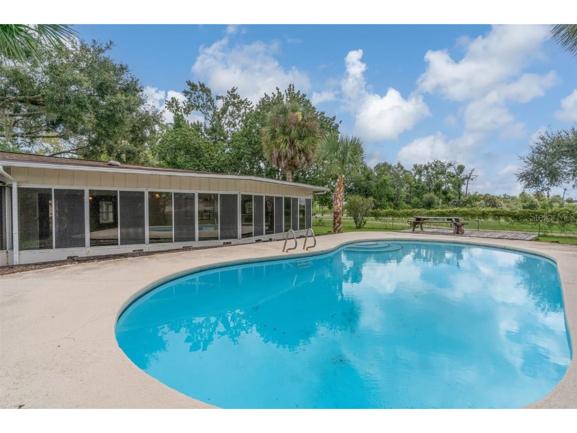 522 SE Paradise Point Road Crystal River FL 34429 OM708385 image6