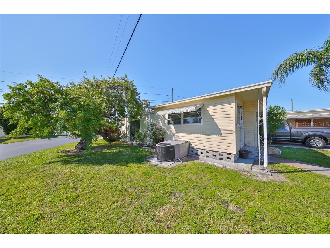 522 Skipper Drive Seminole FL 33772 - LAKE SEMINOLE U8239300 image1