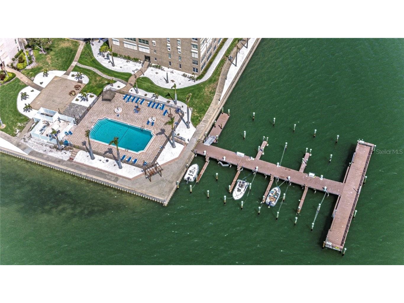 5220 Brittany Drive S #807 Saint Petersburg FL 33715 TB8357489 image3