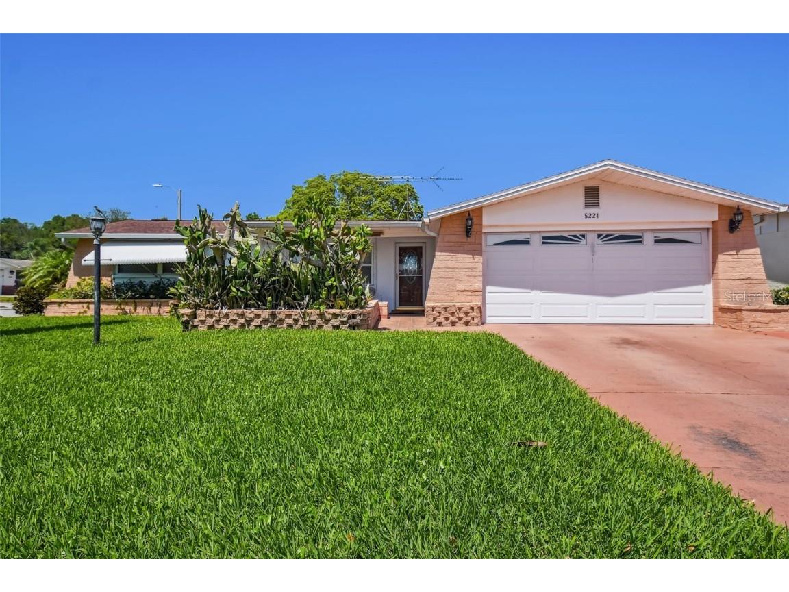 5221 Falcon Drive Holiday FL 34690 T3436889 image1